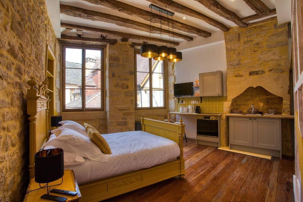 "Les Appartements De Betty C" Studio Medieval Сарла-ла-Канеда Екстер'єр фото